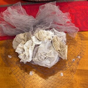 Grevi fascinator with veil, grey/ivory/lavender, NWT